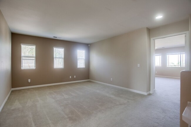 Building Photo - Spacious Rosemont 4-bedroom with Loft, and...