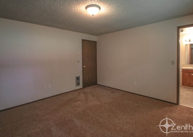 Building Photo - 2912 NE 86th Ave