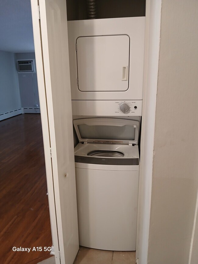 Building Photo - 11 Parkside Ct