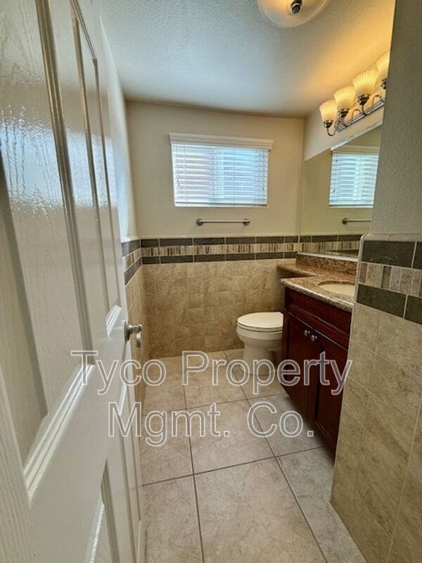 Building Photo - 863 Crystal Creek Ct