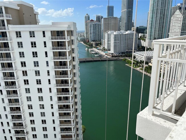 Building Photo - 801 Brickell Key Blvd