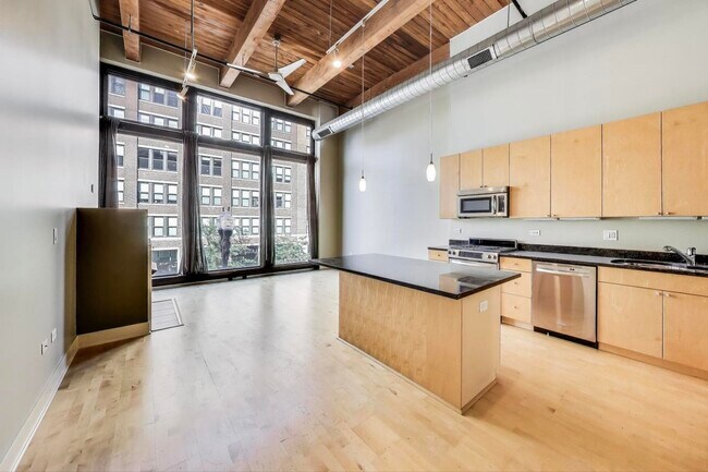 Building Photo - 2303 S Michigan Ave