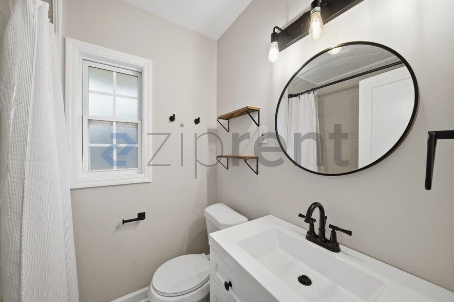 Building Photo - 1788 Broadwell St SW