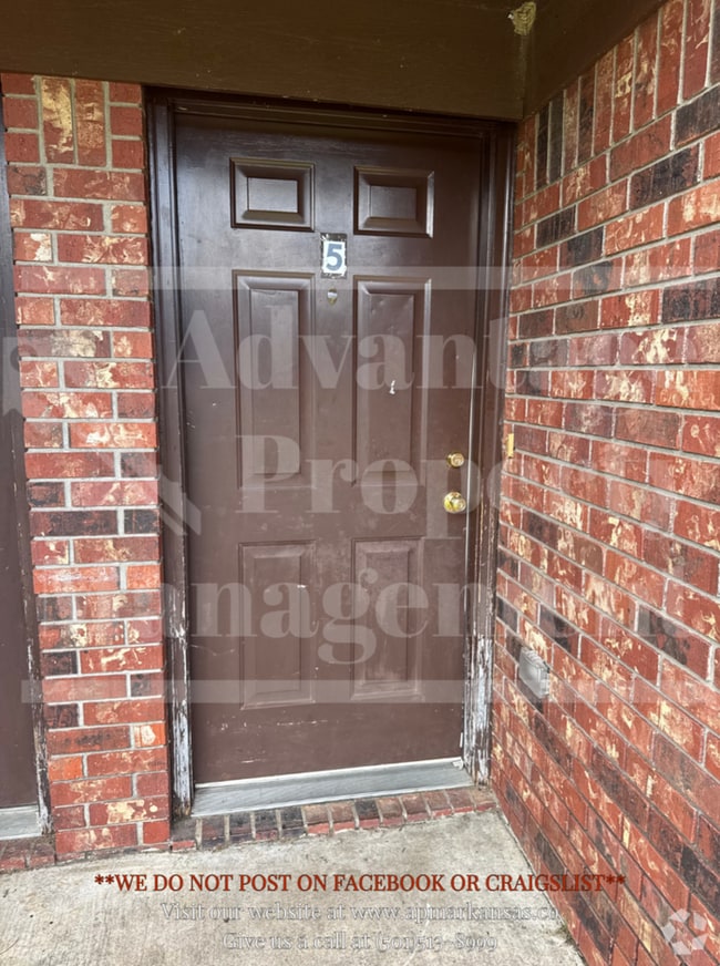 Building Photo - Charming All Electric Duplex in Conway, AR