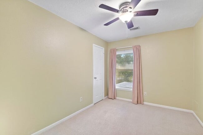 Building Photo - 9811 Arrowgrass Dr