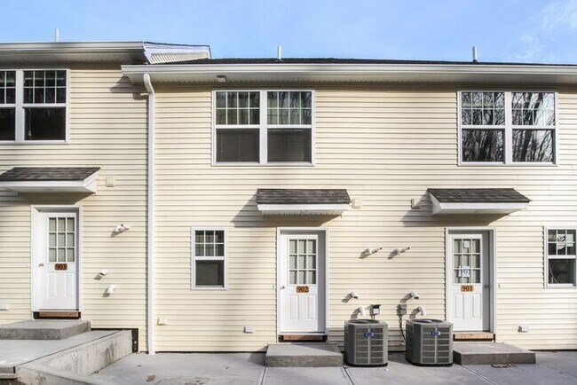 Building Photo - Envoy Townhouse with Tuscan Inspired Inter...