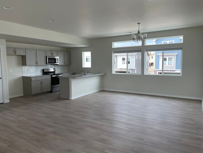 Building Photo - Single family home in Chapel Heights!