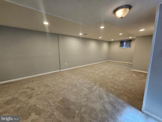 Building Photo - 102 Hannes St