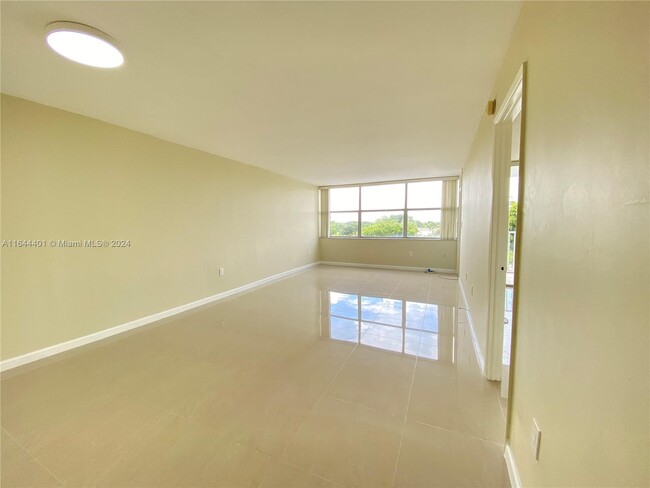 Building Photo - 1200 NE Miami Gardens Dr