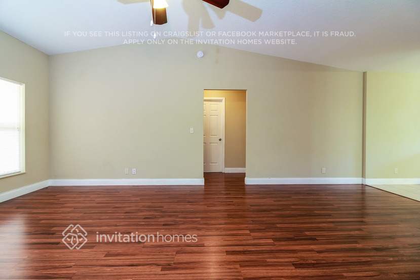 Building Photo - 5646 Lincoln Cir E