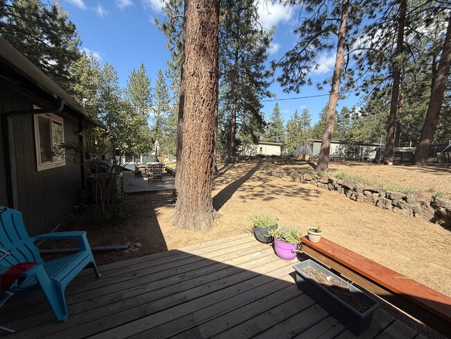 Building Photo - Spacious 4 Bed/3 Single Family Home in SW Bend - Large Backyard