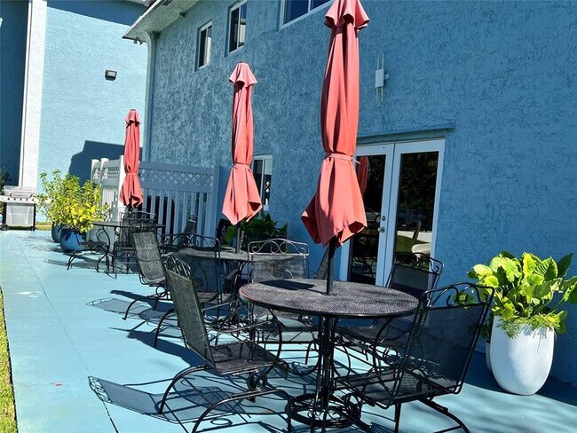 Building Photo - 3004 NE 5th Terrace