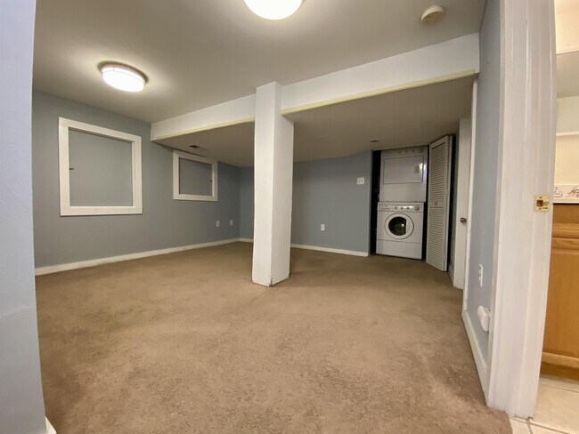 Building Photo - 2965 W Denver Pl