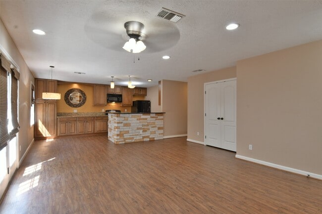 Building Photo - 809 Pecan St