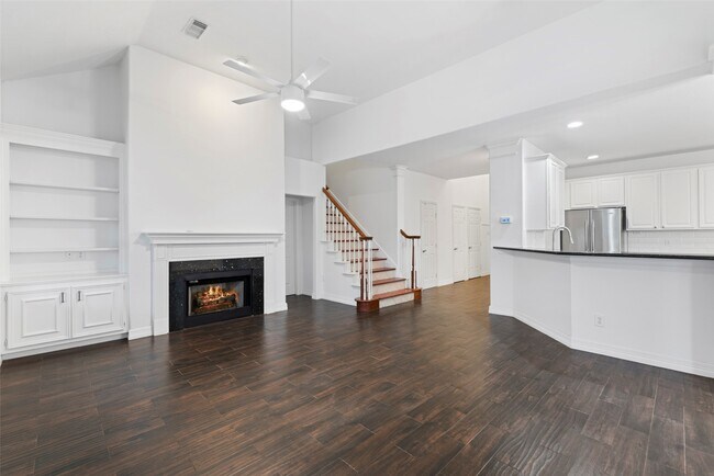 Building Photo - 9023 Eaglecove Dr