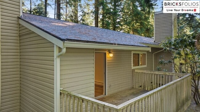 Building Photo - Live Steps from Microsoft | Stylish 2BR Condo with Fireplace & Parking