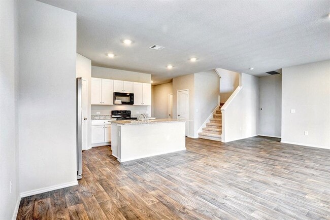 Building Photo - 5905 Brocade Dr