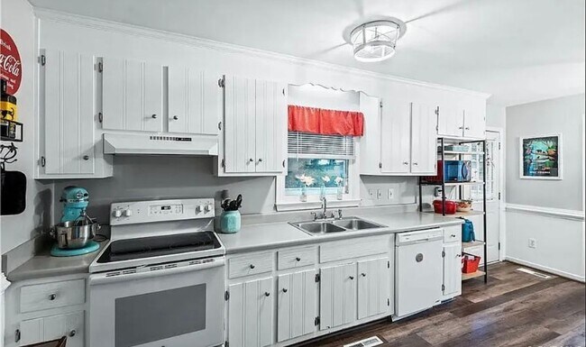 Building Photo - Charming 4bdrm/2bth Cape Cod Conveniently Located in the Rockwood Subdivision of Chesterfield Cou...