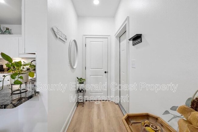 Building Photo - 25 S Wildflower Dr