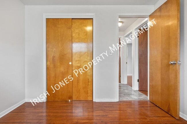 Building Photo - 425 Callodine Ave