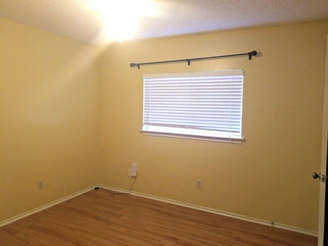 Building Photo - 12019 Vintage Point