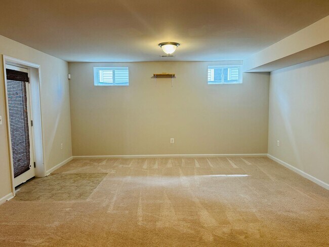 Building Photo - 454 Coastal Ave