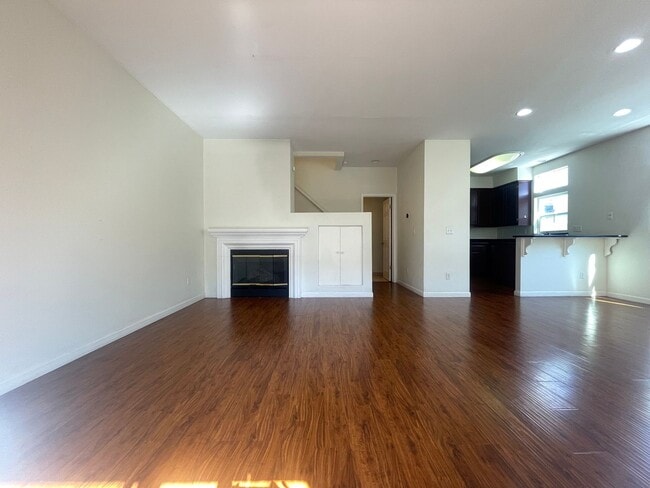 Building Photo - Fremont - Gated Community 2 Bed Townhouse