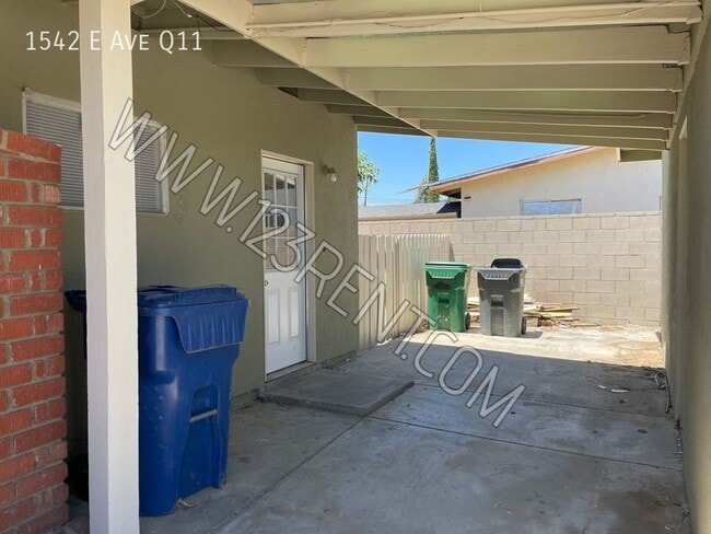 Building Photo - 1542 E Ave Q11