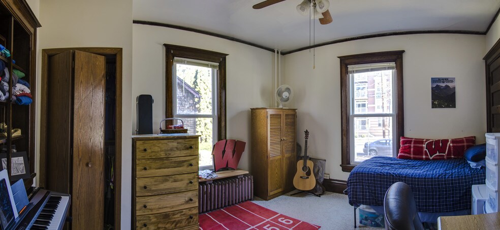 Building Photo - 112 S Mills St