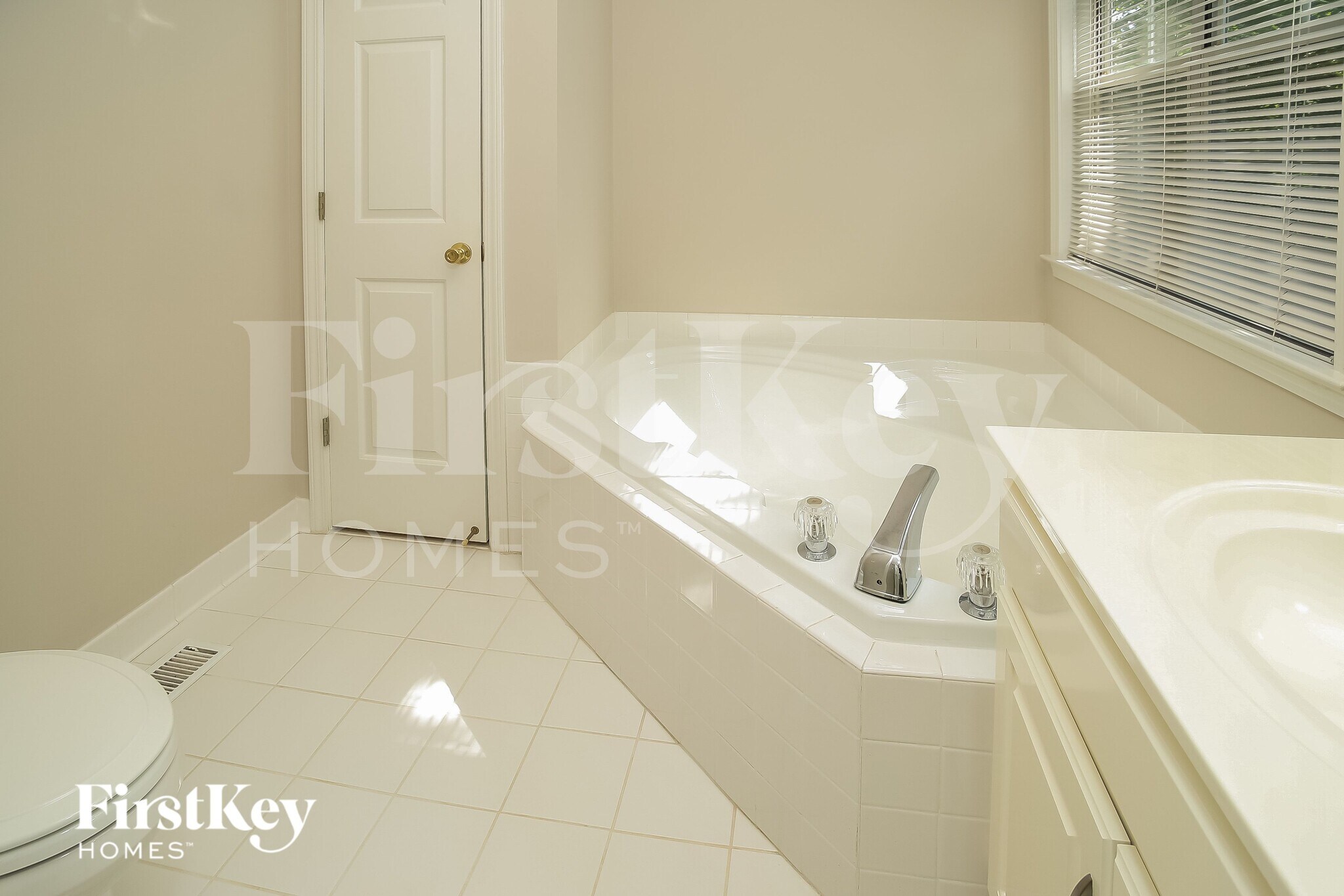 Building Photo - 703 Hearthstone Crossing