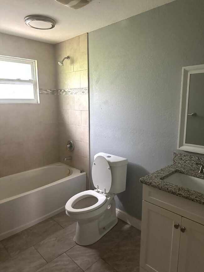 Building Photo - Location, Location, location! Two Bedroom,...