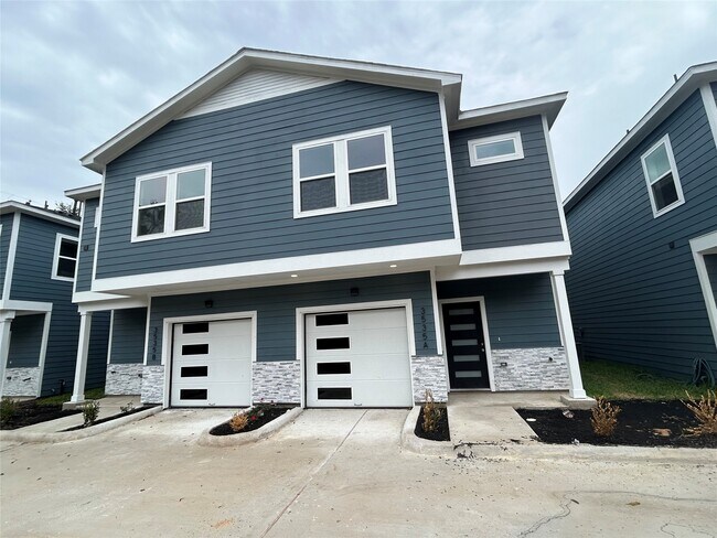 Building Photo - 3535 Alderfer St