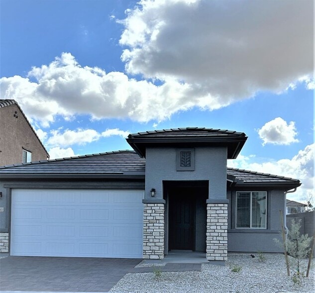 Primary Photo - 8965 W San Juan Ave