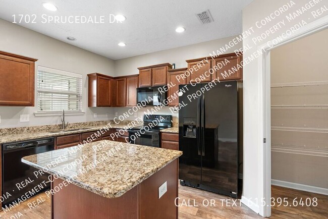 Building Photo - Spacious 2-Bedroom Townhome with Storage &...