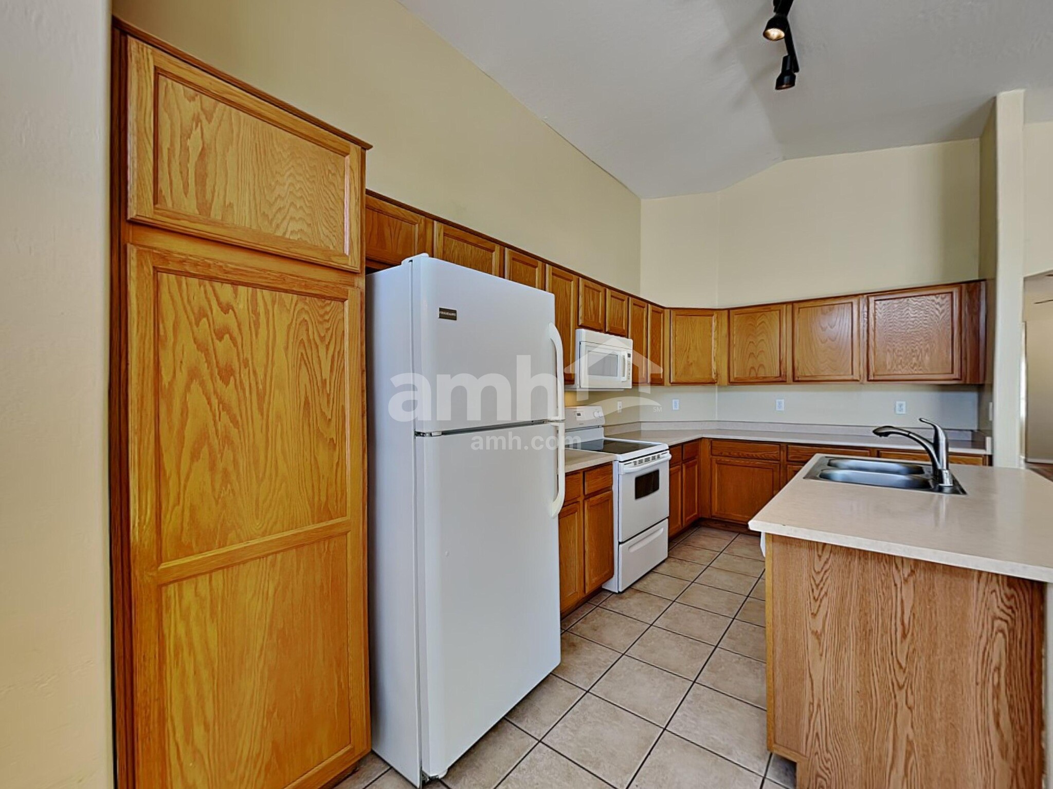 Building Photo - 14228 N 150th Ln