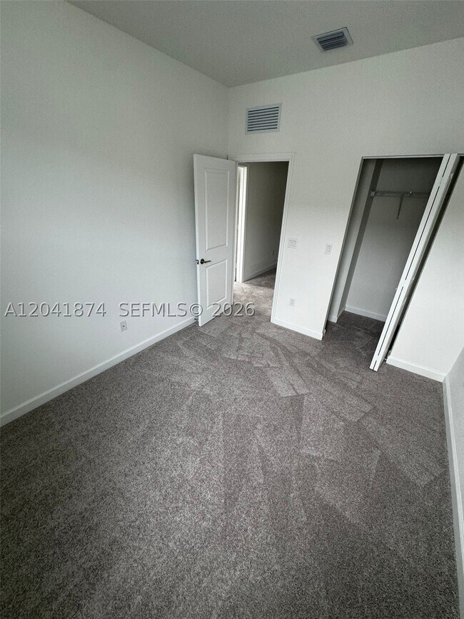 Building Photo - 285 SW 159th Dr