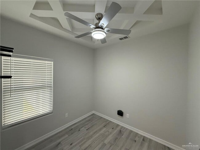 Building Photo - 19 E Comal Rd