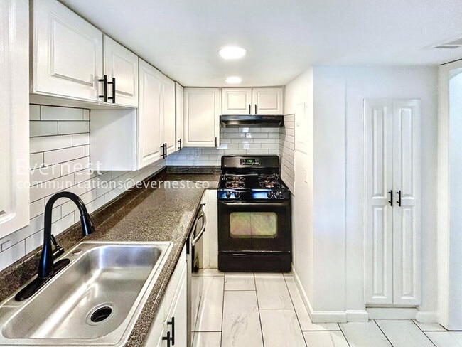 Building Photo - 526 Granite Ridge Pl