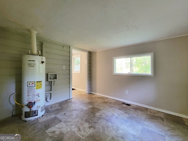 Building Photo - 210 Highland Dr