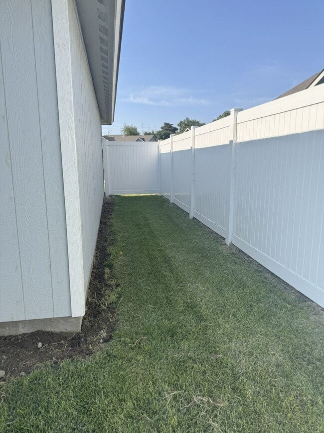 Building Photo - Orchard Terrace Umatilla
