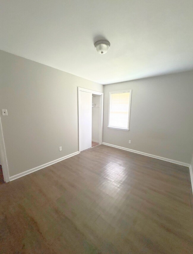 Building Photo - Newly Renovated Home in Oakhaven