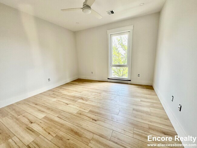 Building Photo - 100 Mt Pleasant Ave