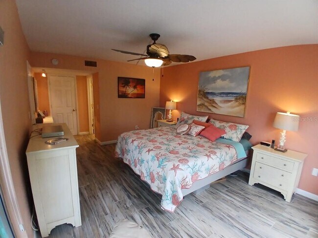 Building Photo - 10350 Imperial Point Dr W