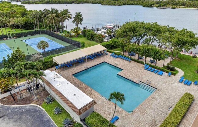 Building Photo - 2121 N Ocean Blvd