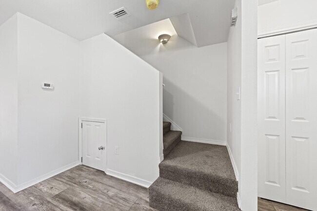 Building Photo - 220 Fir Ave