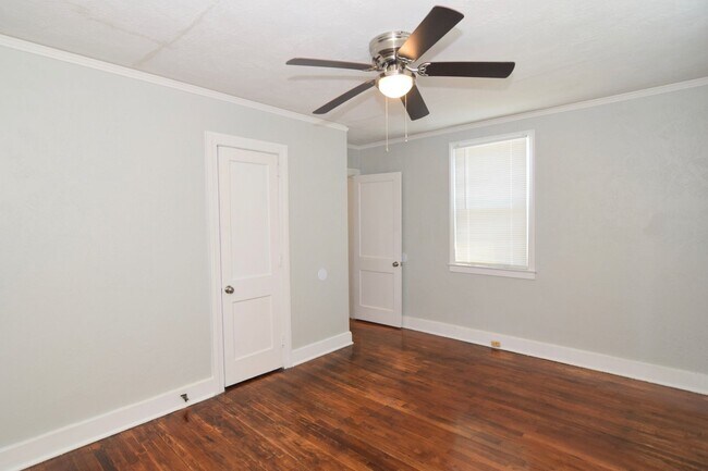 Building Photo - Modern Comfort with Timeless Cozy Charm and a fenced-in yard!