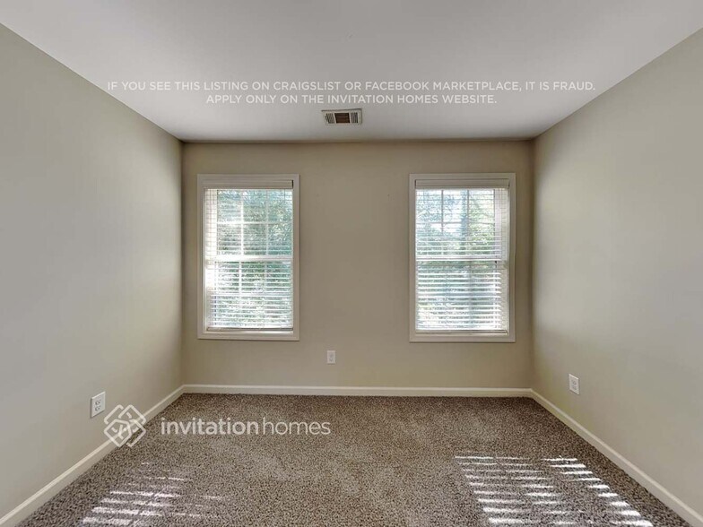 Building Photo - 2420 Freemont St