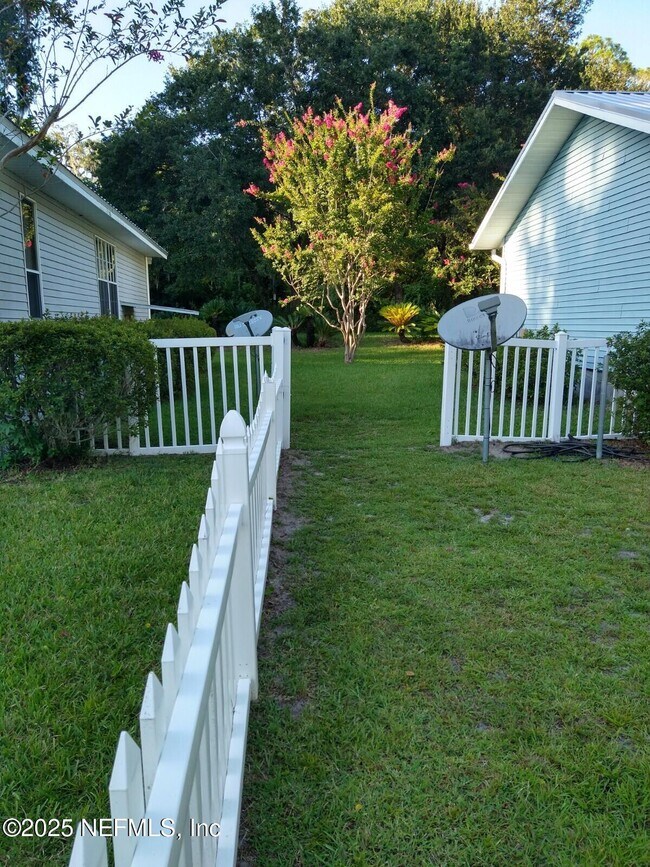 Building Photo - 8201 Hall Ln