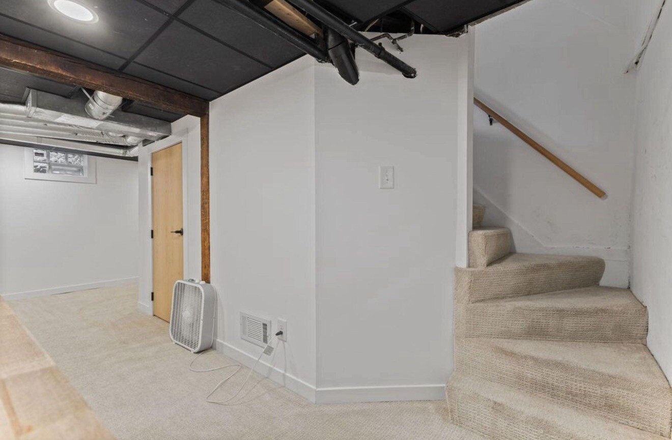 Building Photo - 606 Cromwell Ave