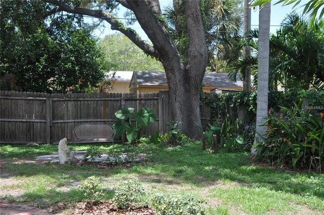 Building Photo - 1738 Santa Anna Dr
